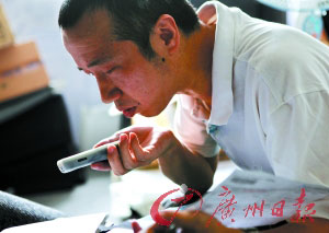 弟弟阿傑遭網上通緝後被警方逮捕，哥哥阿俊堅信弟弟是清白的，是其身份被別人冒用。此後，哥哥向山西臨汾辛寺街派出所的經辦民警詢問弟弟的情況