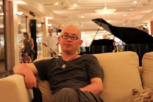 作者非凡 2010年於美國