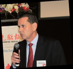 APN集團 紐西蘭財務董事 Phil Eustace先生