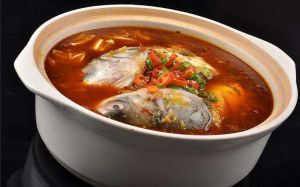 酸菜燉魚頭 酸菜燉魚頭