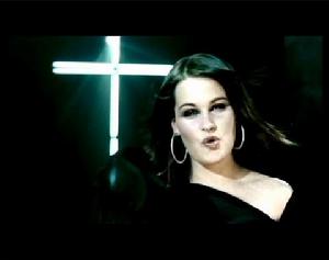 《GOD IS A GIRL》 《GOD IS A GIRL》