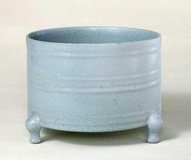 宋汝窯三足樽 宋汝窯三足樽