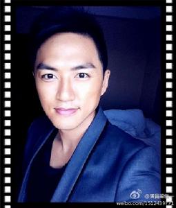 男主角 - 梁俊一