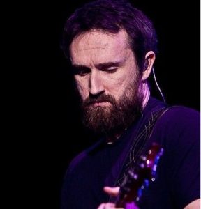 吉他手：Noel Hogan