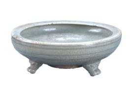 元龍泉窯青瓷三足印花八卦爐 元龍泉窯青瓷三足印花八卦爐