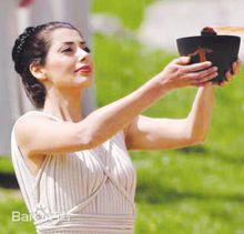 點燃聖火，用以祭祀灶神