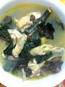 稚雞木耳湯 稚雞木耳湯