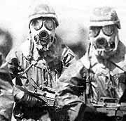 生物武器[用生物殺死有生力量和毀壞植物的武器]