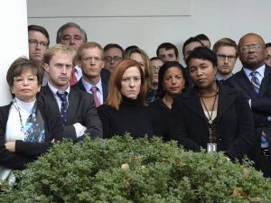 特朗普贏得美國總統選舉讓白宮幕僚團隊凝重而沮喪，前排右3為總統國家安全事務助理蘇珊-賴斯。