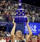 克羅埃西亞網球公開賽2009年 達維堅科高舉獎盃慶祝
