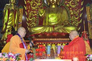 聖輝法師為惟正法師送座