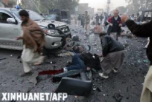 12月27日，巴基斯坦拉瓦爾品第的爆炸現場一片狼藉