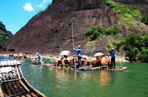 福建武夷山九曲竹筏漂流 福建武夷山九曲竹筏漂流