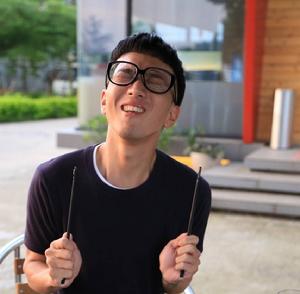 白斬雞 膽小又愛哭,對金錢精打細算