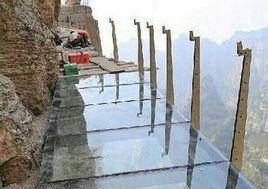 國內最長懸空玻璃棧道 國內最長懸空玻璃棧道