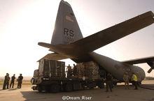 C-130裝卸貨物