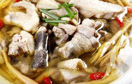 黃花菜燉母雞 黃花菜燉母雞