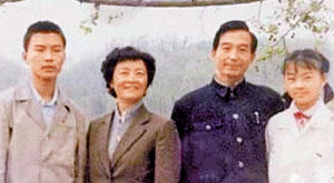 全家福，右一為溫如春