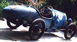這輛修復後的布加迪跑車展現了它在20世紀30年代的風采