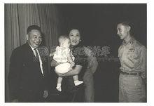 蔣經國、宋美齡(懷抱蔣友梅)、蔣孝武