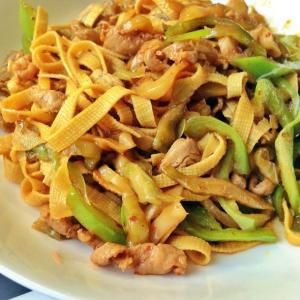 肉絲拌豆皮 肉絲拌豆皮