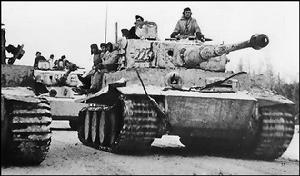 行進中的虎式坦克