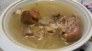 豬爪百合湯 豬爪百合湯