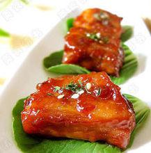 排骨[豬、牛、羊等動物剔肉後剩下的肋骨和脊椎骨]