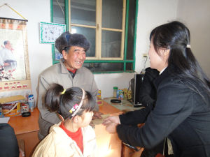 東港:副市長董海濤走訪慰問殘疾人困難戶