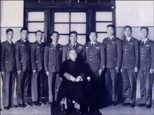 1957年蔣介石接見34中隊完成北京-天津空投任務的機組成員