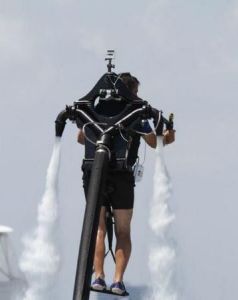 噴水飛行背包 噴水飛行背包