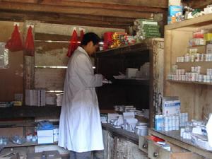 關家寨村人口衛生-醫生在抓藥<a name="ref_[15]"></a>