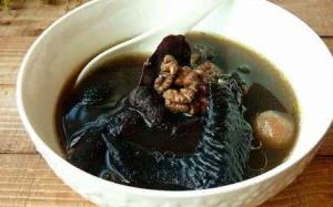 核桃萸肉烏雞湯