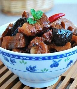 蓮藕香菇燜五花