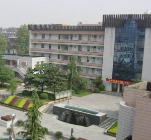 綏化市隆太鄉中學