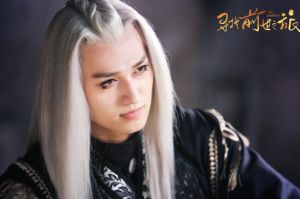 撒那特思·亞隆·伊斯多維爾