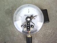 電接點真空壓力表