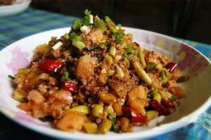 泡菜炒肉丁 泡菜炒肉丁