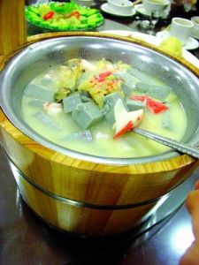 菠菜滾鯪魚滑湯 菠菜滾鯪魚滑湯