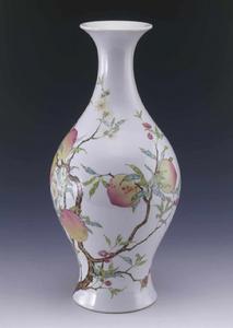 清雍正景德鎮窯粉彩蝠桃紋瓶 清雍正景德鎮窯粉彩蝠桃紋瓶