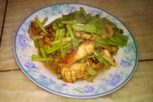 芹菜燒黃魚 芹菜燒黃魚