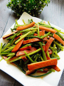 五香茶乾炒蒜苔 五香茶乾炒蒜苔