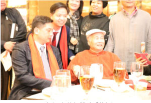 與著名雕塑家潘鶴交流