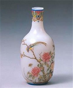 清乾隆玻璃胎畫琺瑯花鳥紋瓶 清乾隆玻璃胎畫琺瑯花鳥紋瓶