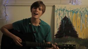 <BABY>中自彈自唱的Dani Shay