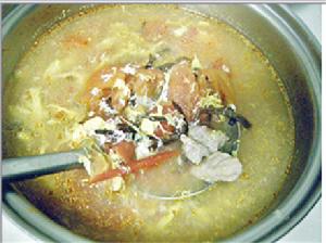 蕃茄肉片木耳絲蛋花湯