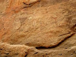 康家石門子岩雕刻畫 康家石門子岩雕刻畫