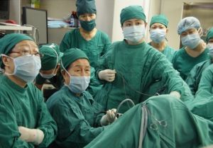 1955年畢業於西北醫學院，從事婦產科臨床、教學、科研工作近50年。現任首都醫科大學婦產科教授、碩士研究生導師，首都醫科大學附屬北京復興醫院婦產科主任，中華醫學會婦產科學術委員會常務理事。公開發表論著141篇。