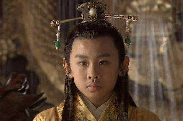 劉準繼承帝位，兩年後被蕭道成取代