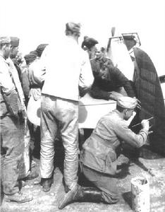 為馬爾塞尤畫上第 50 架戰果標誌